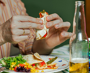 Tendencias en hostelería: el auge de comer solo fuera de casa en España
